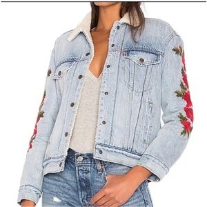 LEVI’S Embroidered Rose Sherpa Denim Jacket Size M